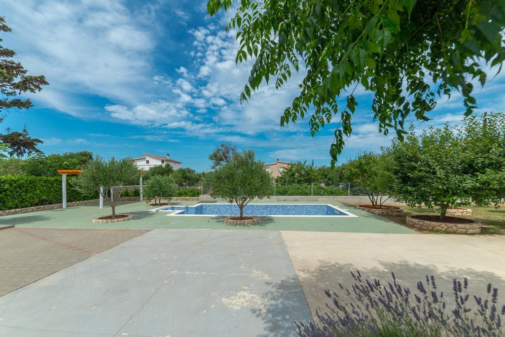 Apartments Nikaia Vir Exterior foto