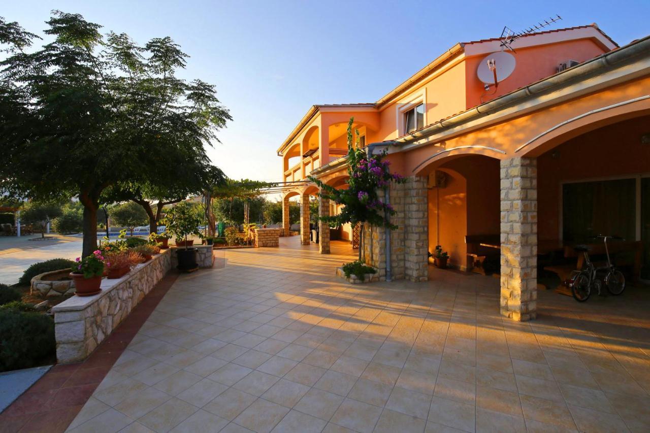 Apartments Nikaia Vir Exterior foto