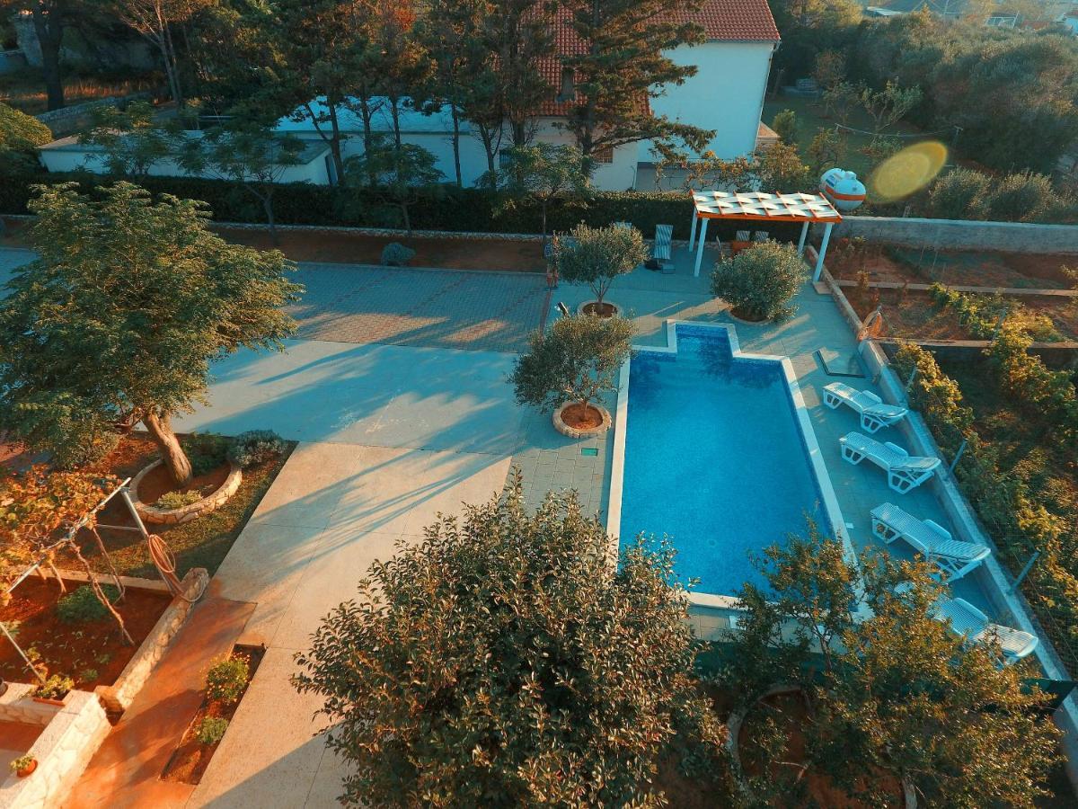 Apartments Nikaia Vir Exterior foto
